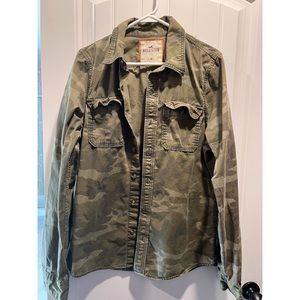 Never worn camo Hollister shirt